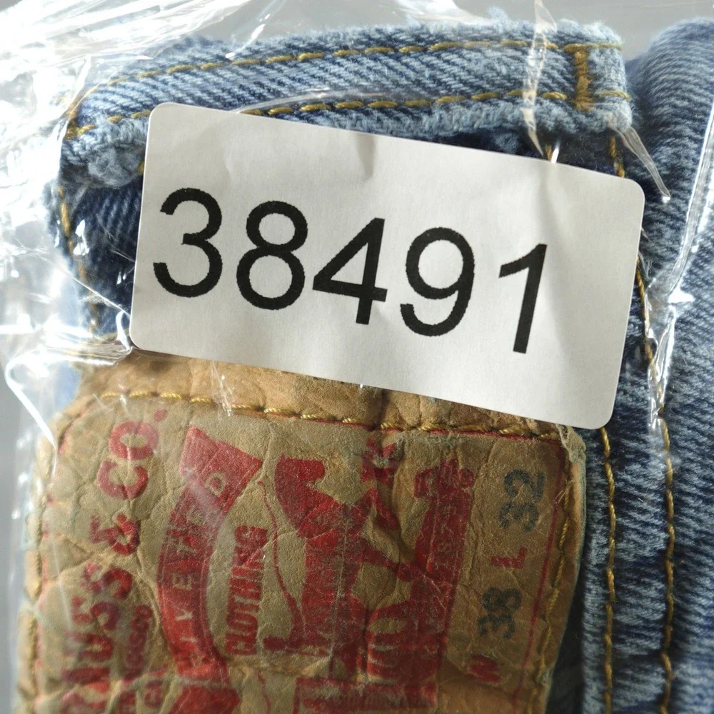 Levi's 501 Jeans Mens 38x32‎ Blue Straight Leg Button Fly Medium Wash Denim